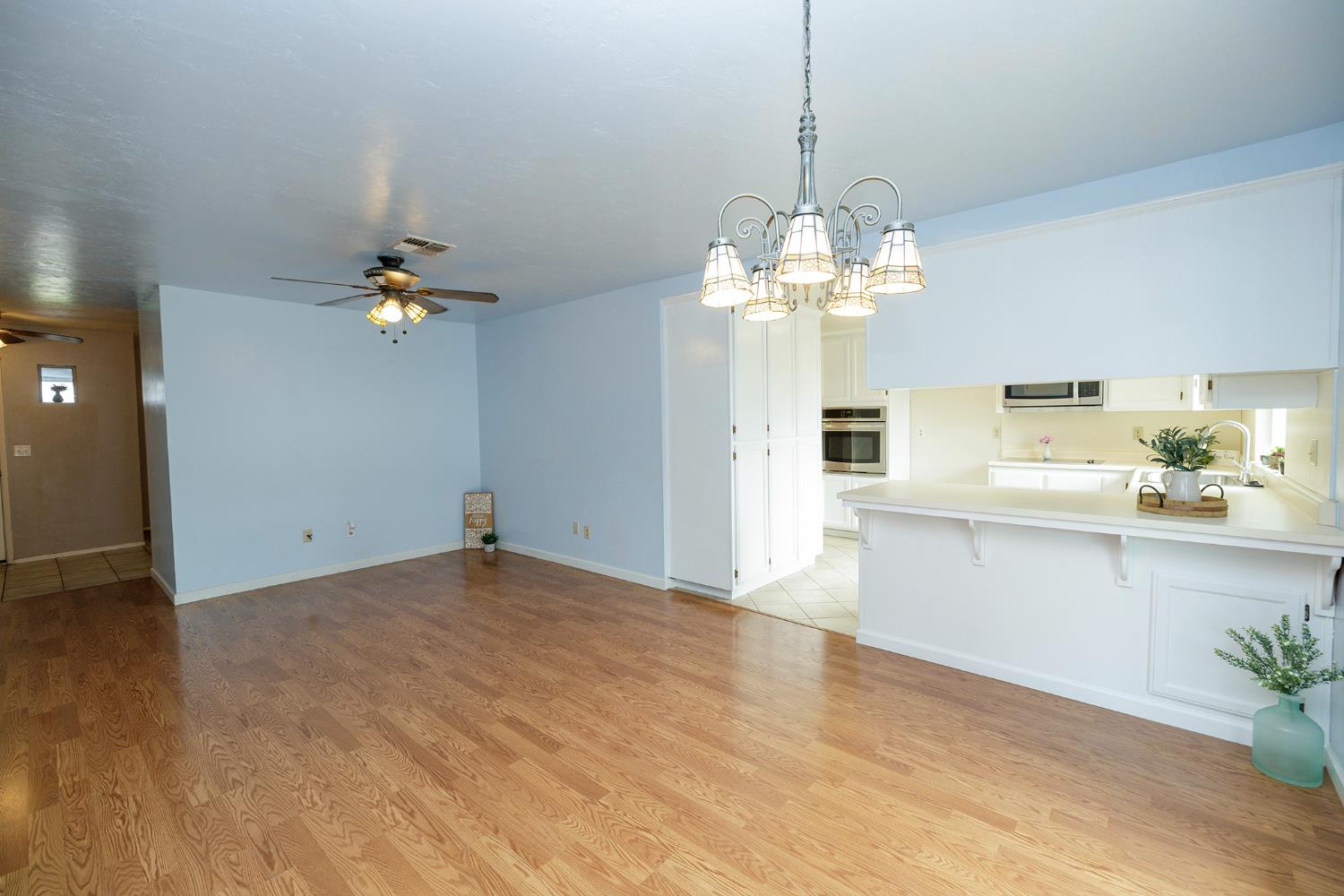 495 Valdapena Way Escalon, CA 95320 - Photo 19 of 43 a view of a kitchen with a chandelier
