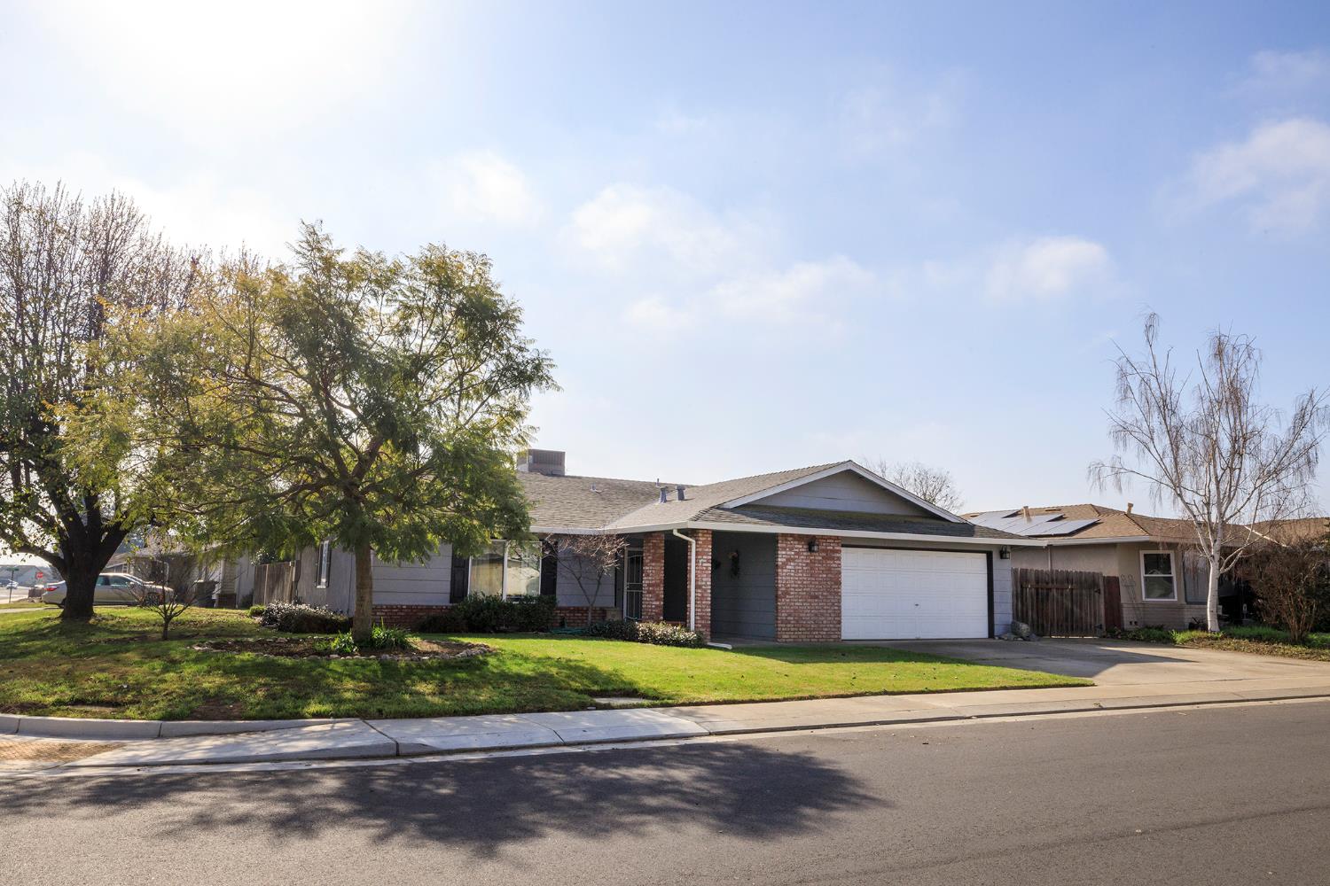 495 Valdapena Way Escalon, CA 95320 - Photo 2 of 43 a front view of a house with a yard and garage
