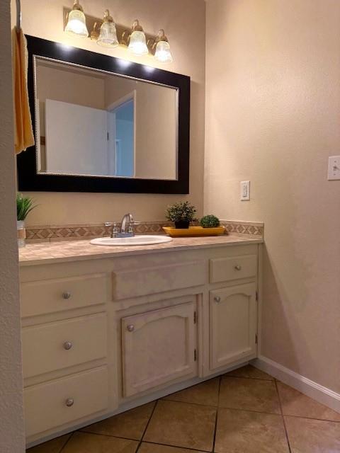 495 Valdapena Way Escalon, CA 95320 - Photo 23 of 38 a bathroom with a sink and a mirror