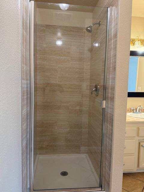 495 Valdapena Way Escalon, CA 95320 - Photo 24 of 38 a bathroom with a shower