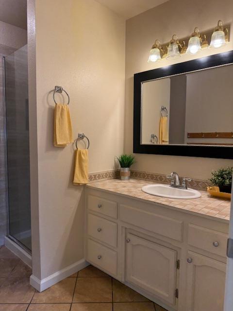 495 Valdapena Way Escalon, CA 95320 - Photo 26 of 38 a bathroom with a sink and a mirror