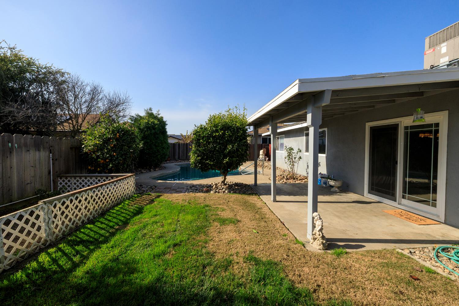 495 Valdapena Way Escalon, CA 95320 - Photo 32 of 38 a view of a house with backyard and sitting area