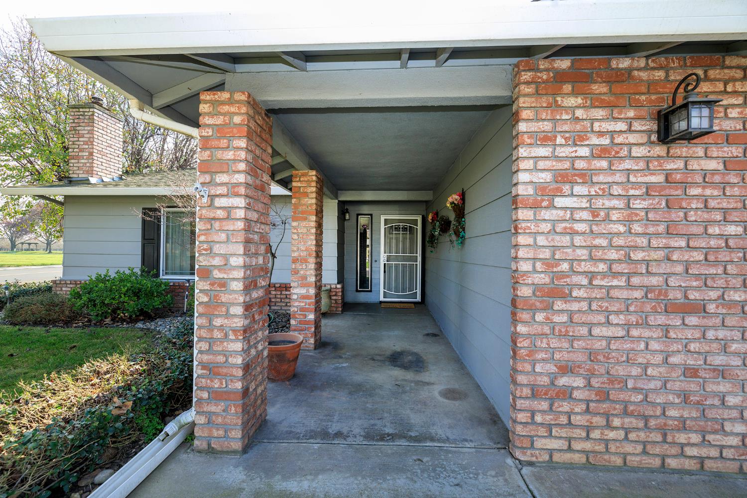 495 Valdapena Way Escalon, CA 95320 - Photo 4 of 43 a view of a pathway with a house