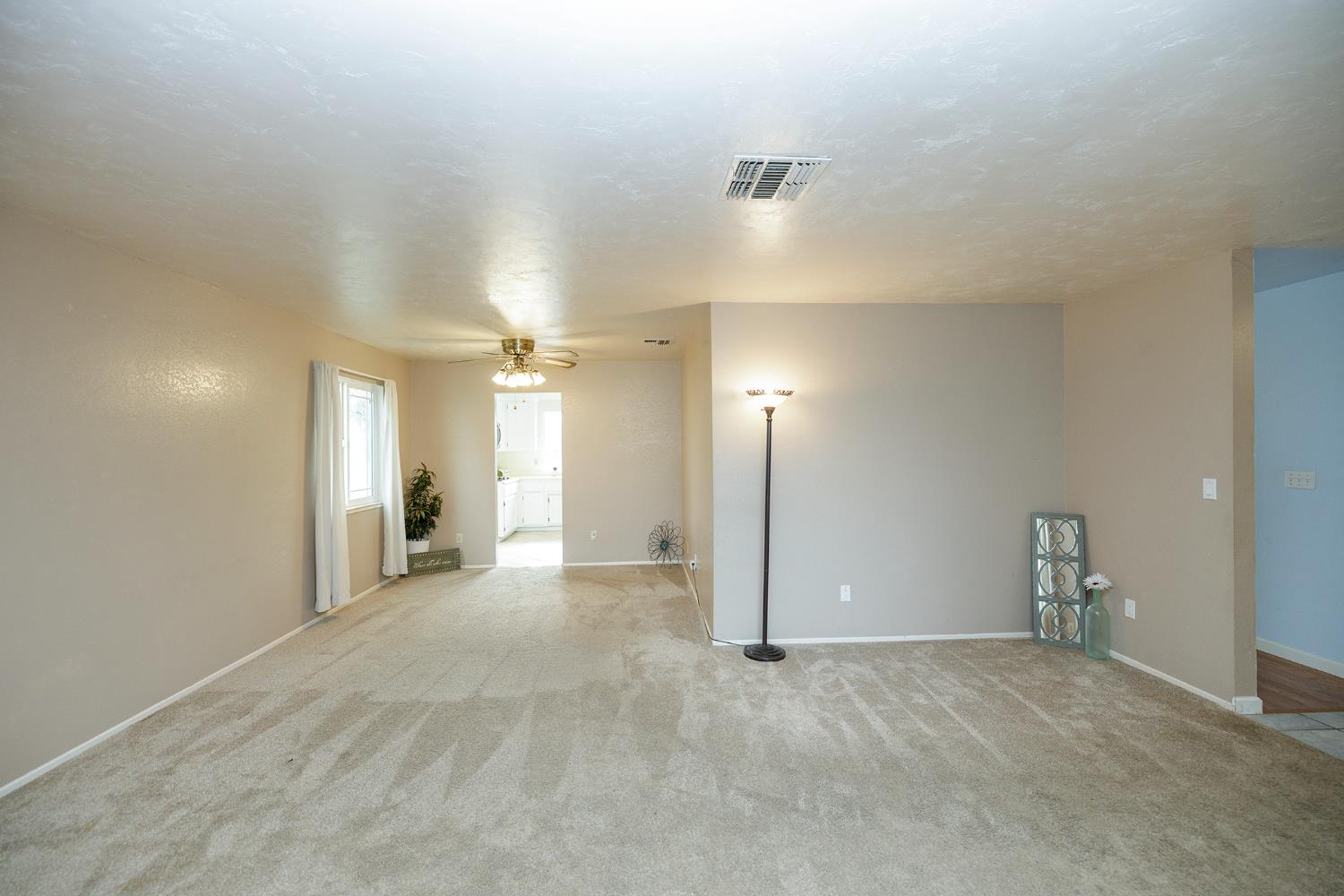495 Valdapena Way Escalon, CA 95320 - Photo 10 of 43 a view of a big room with closet and windows