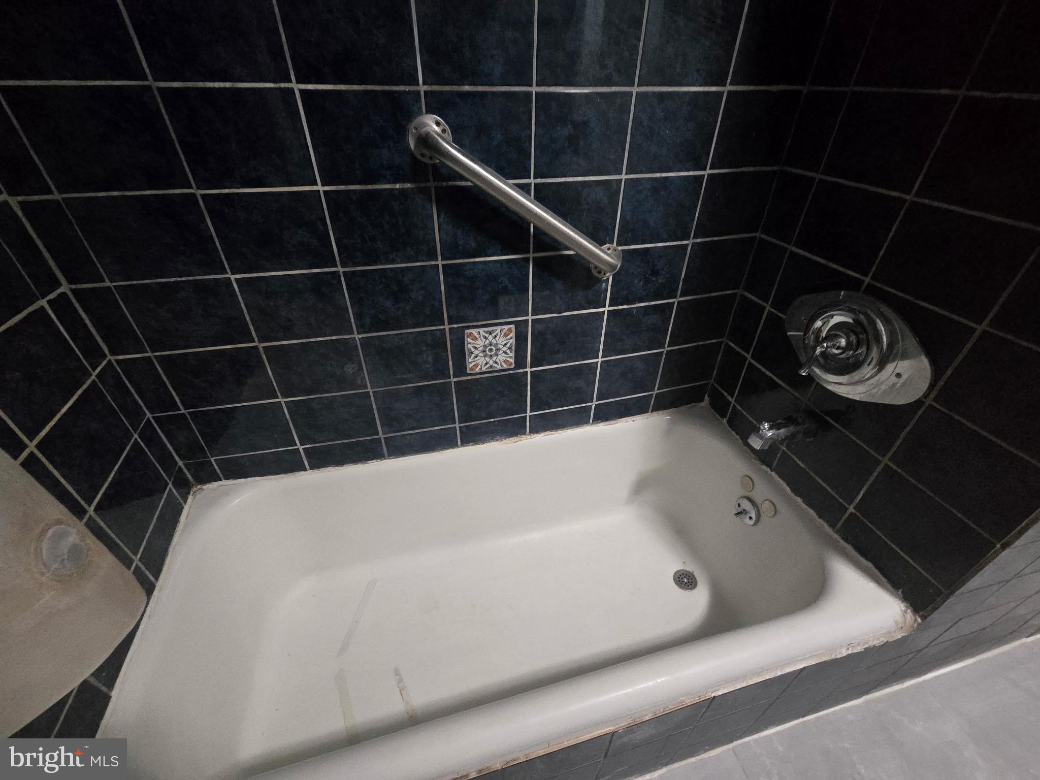 5044 North Sydenham Street Philadelphia, PA 19141 - Photo 12 of 18