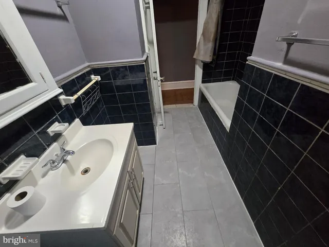 $1,700 | 5044 North Sydenham Street, Philadelphia, PA 19141