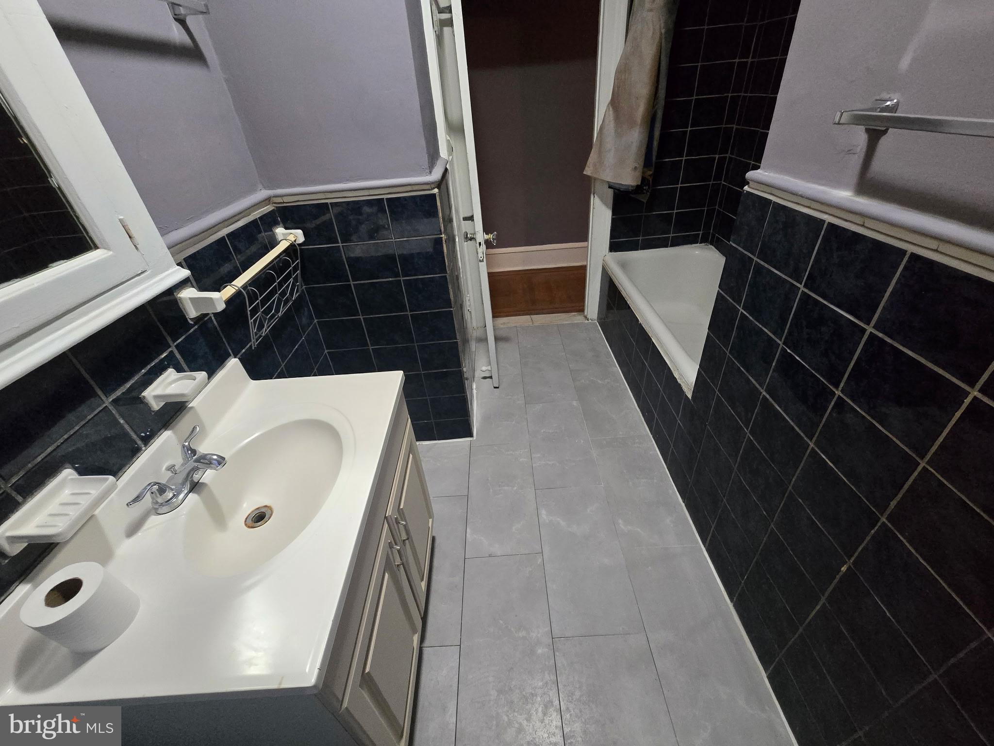 5044 North Sydenham Street Philadelphia, PA 19141 - Photo 13 of 18