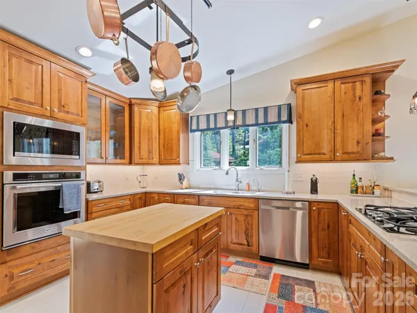 $935,000 | 9 Golfview Drive, Maggie Valley, NC 28751