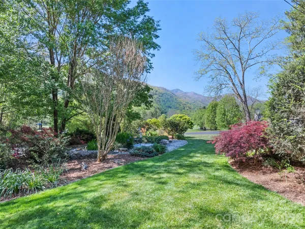 $935,000 | 9 Golfview Drive, Maggie Valley, NC 28751