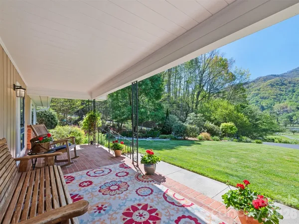 $935,000 | 9 Golfview Drive, Maggie Valley, NC 28751