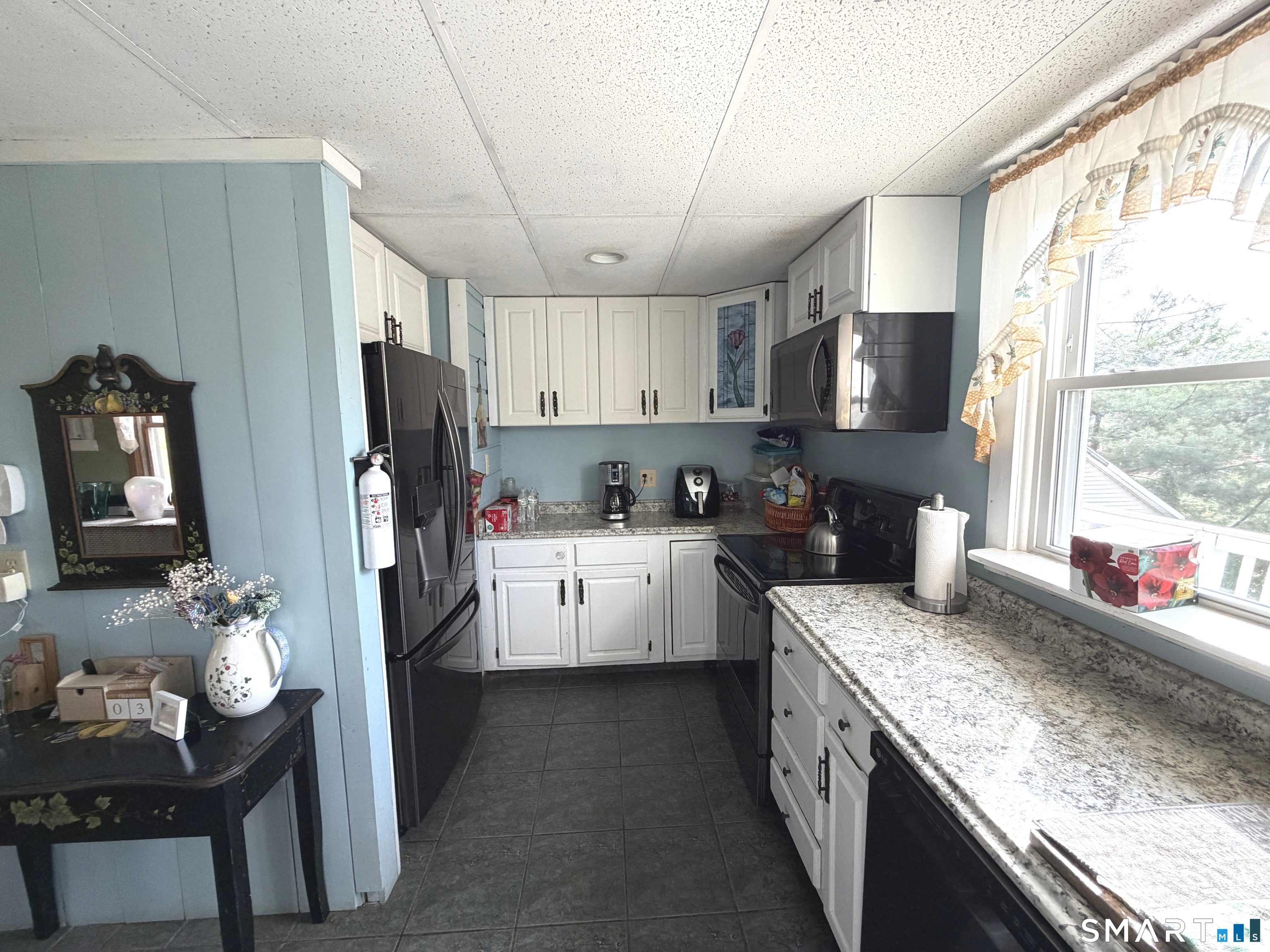 33 Chestnut Grove Road Watertown, CT 06795 - Photo 11 of 31