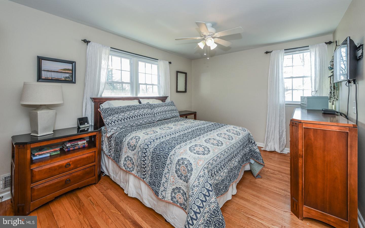 6323 Arlingham Road Flourtown, PA 19031 - Photo 13 of 32 Main bedroom with double closets