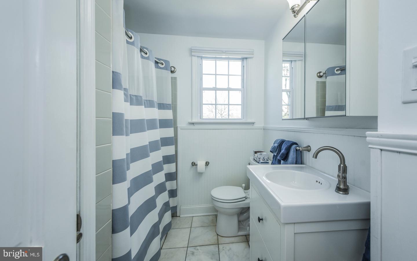 6323 Arlingham Road Flourtown, PA 19031 - Photo 21 of 32 Hall bath with marble floors