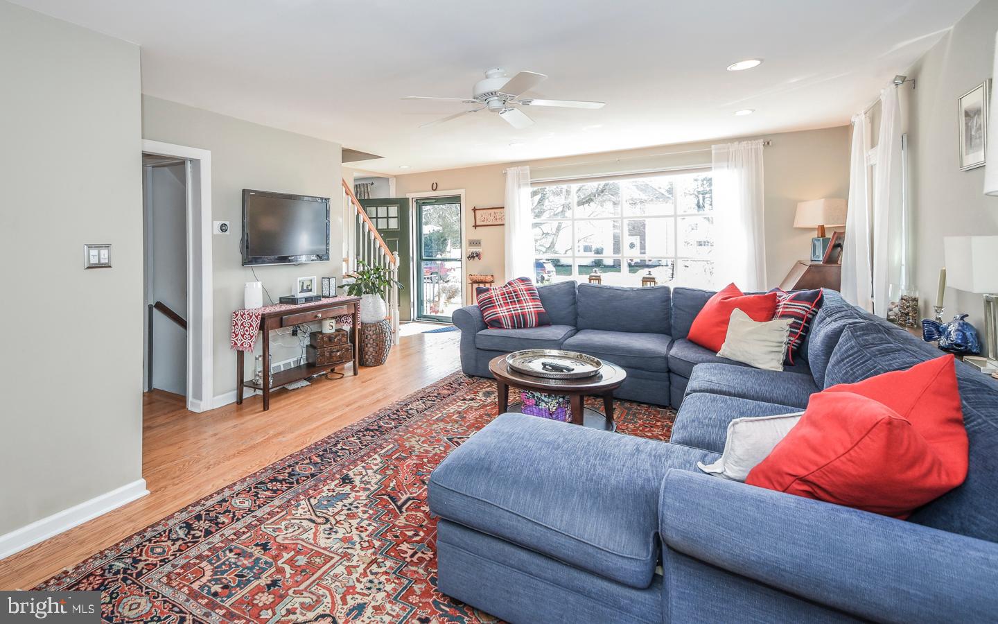 6323 Arlingham Road Flourtown, PA 19031 - Photo 5 of 32 Living room