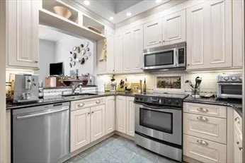 $7,200 | 267 Beacon Street, Unit 1, Boston, MA 02116