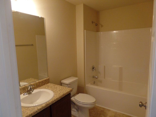 1009 Summerton Drive Foley, AL 36535 - Photo 6 of 6 Second bath