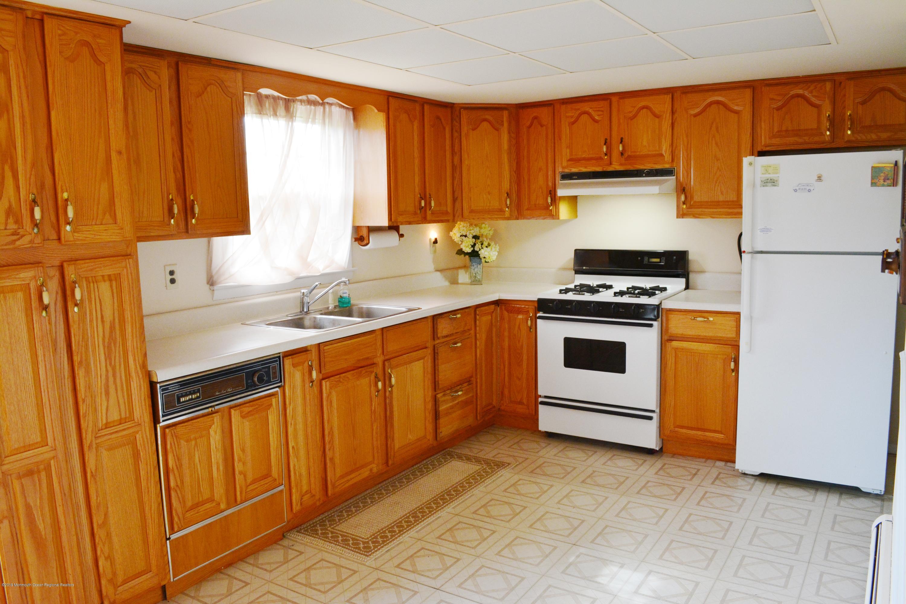 243 County Road 539 Cream Ridge, NJ 08514 - Photo 8 of 29 Kitchen