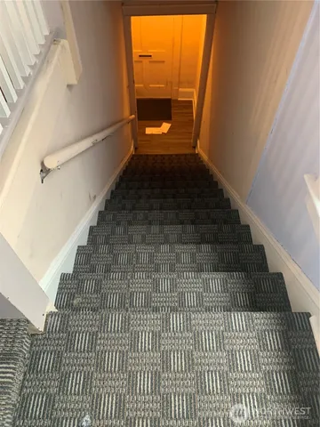 $1,950 | 621 23rd Avenue East, Unit 2ND F, Seattle, WA 98112