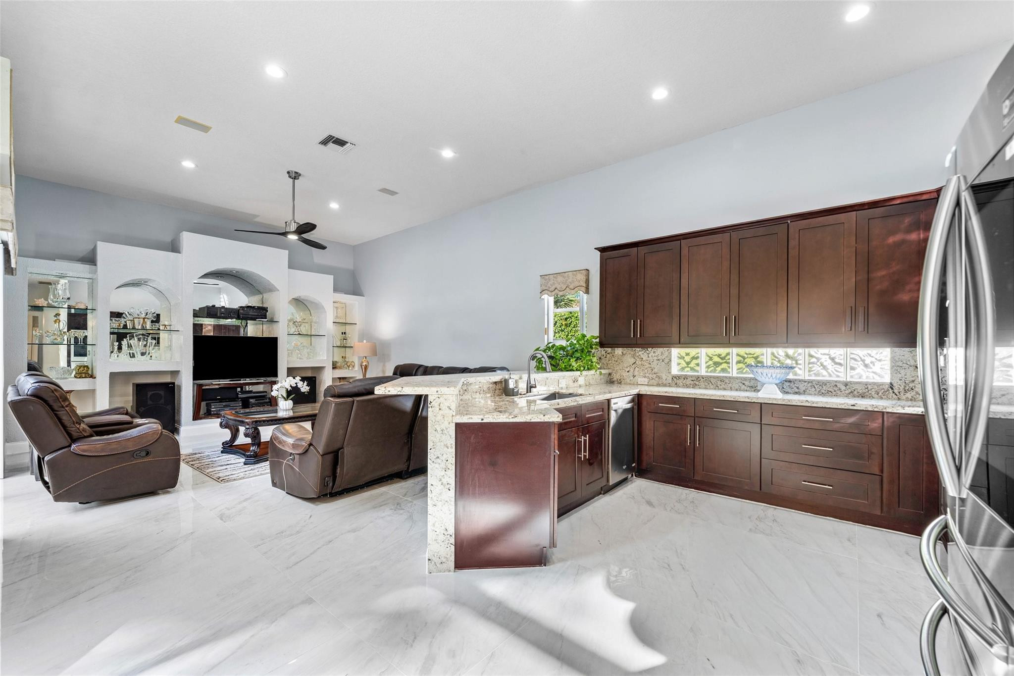 3852 Oak Ridge Circle Weston, FL 33331 - Photo 14 of 41 Photo 14