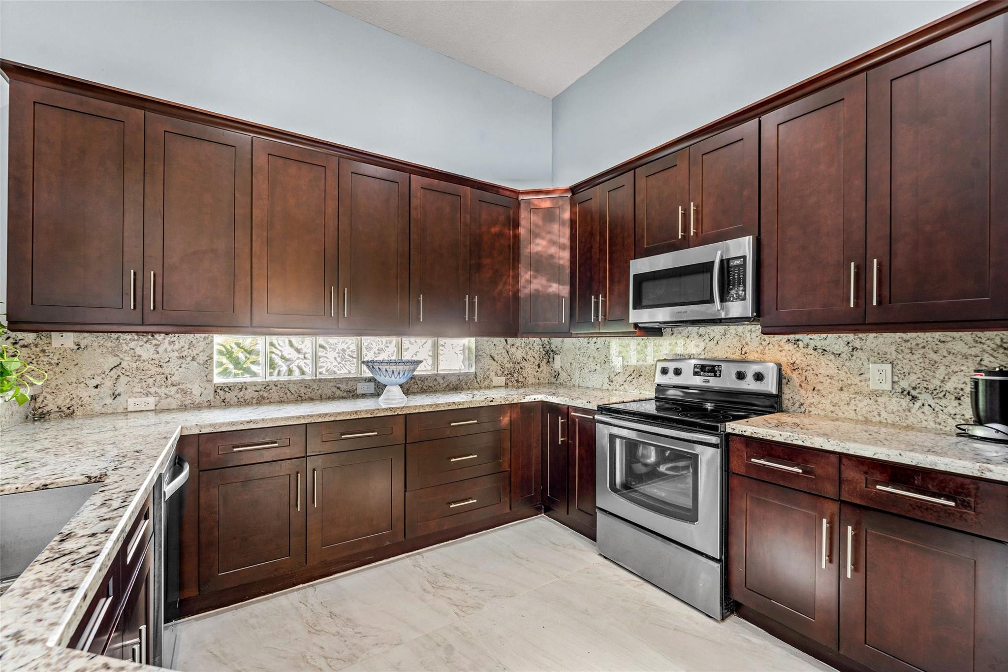 3852 Oak Ridge Circle Weston, FL 33331 - Photo 15 of 41 Photo 15