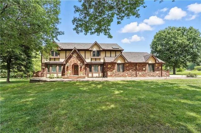 $950,000 | 23900 East 88th Street, Lee's Summit, MO 64064