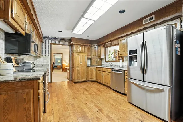 $950,000 | 23900 East 88th Street, Lee's Summit, MO 64064