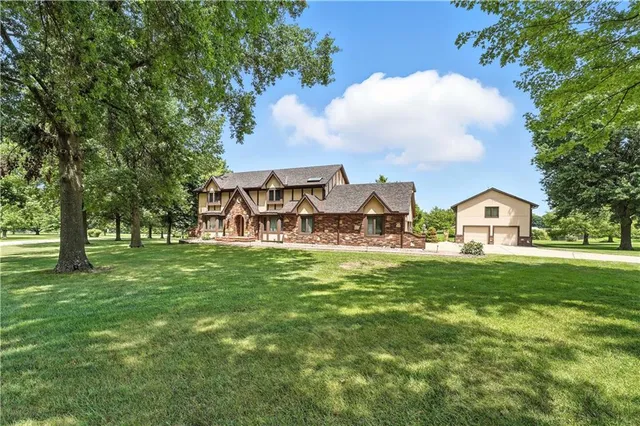 $950,000 | 23900 East 88th Street, Lee's Summit, MO 64064