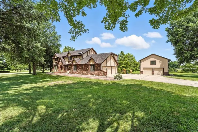 $950,000 | 23900 East 88th Street, Lee's Summit, MO 64064