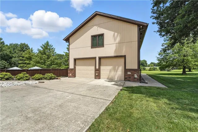 $950,000 | 23900 East 88th Street, Lee's Summit, MO 64064