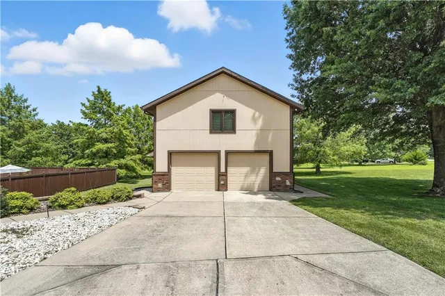 $950,000 | 23900 East 88th Street, Lee's Summit, MO 64064