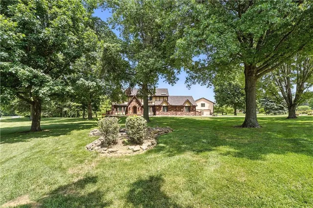 $950,000 | 23900 East 88th Street, Lee's Summit, MO 64064