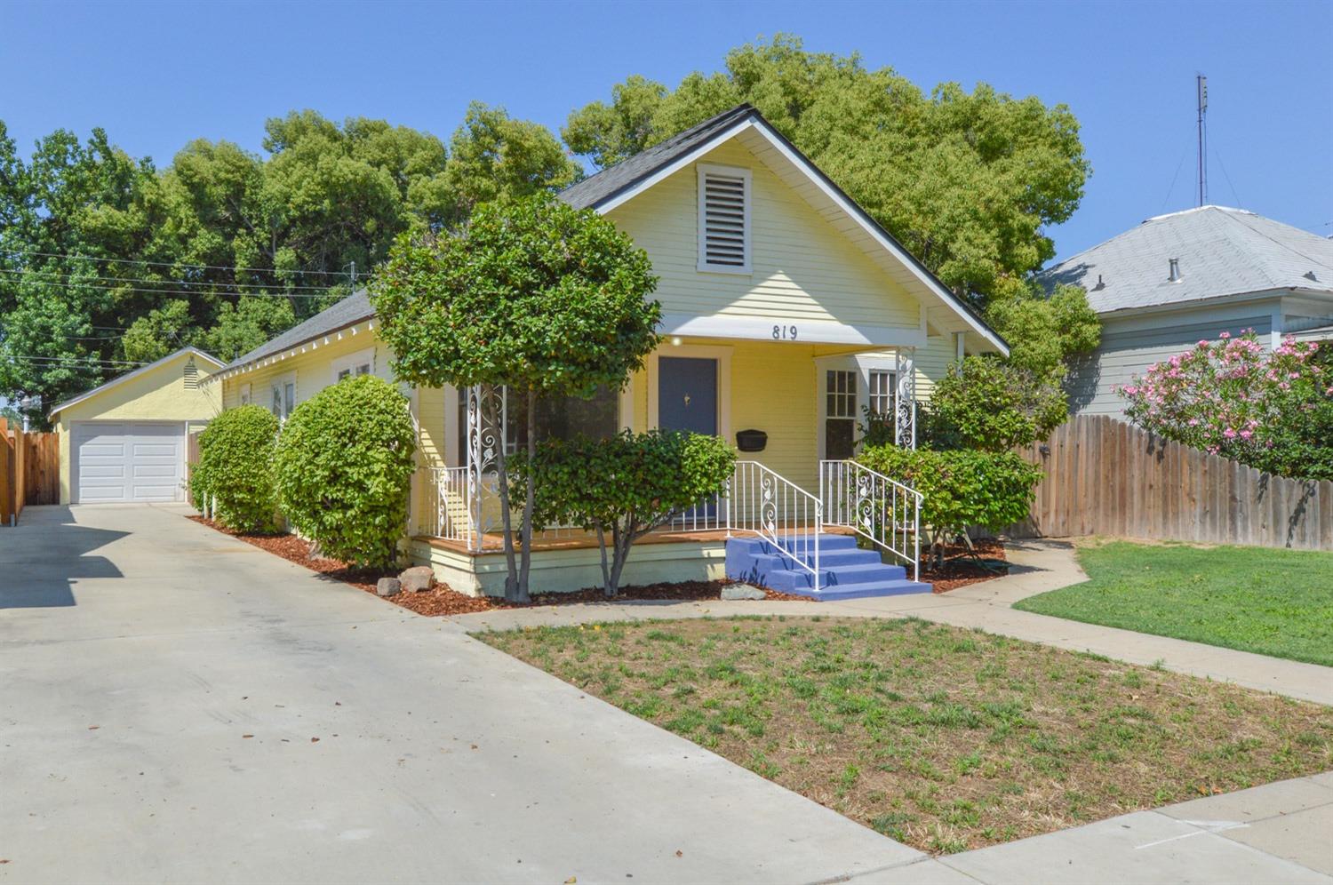 819 F Street Reedley, CA 93654 - Photo 2 of 24