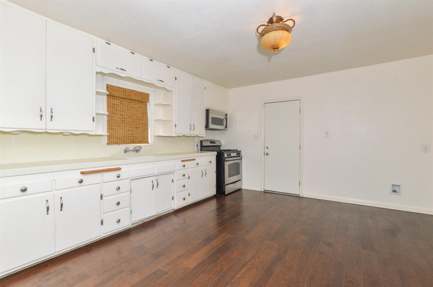 819 F Street Reedley, CA 93654 - Photo 11 of 24