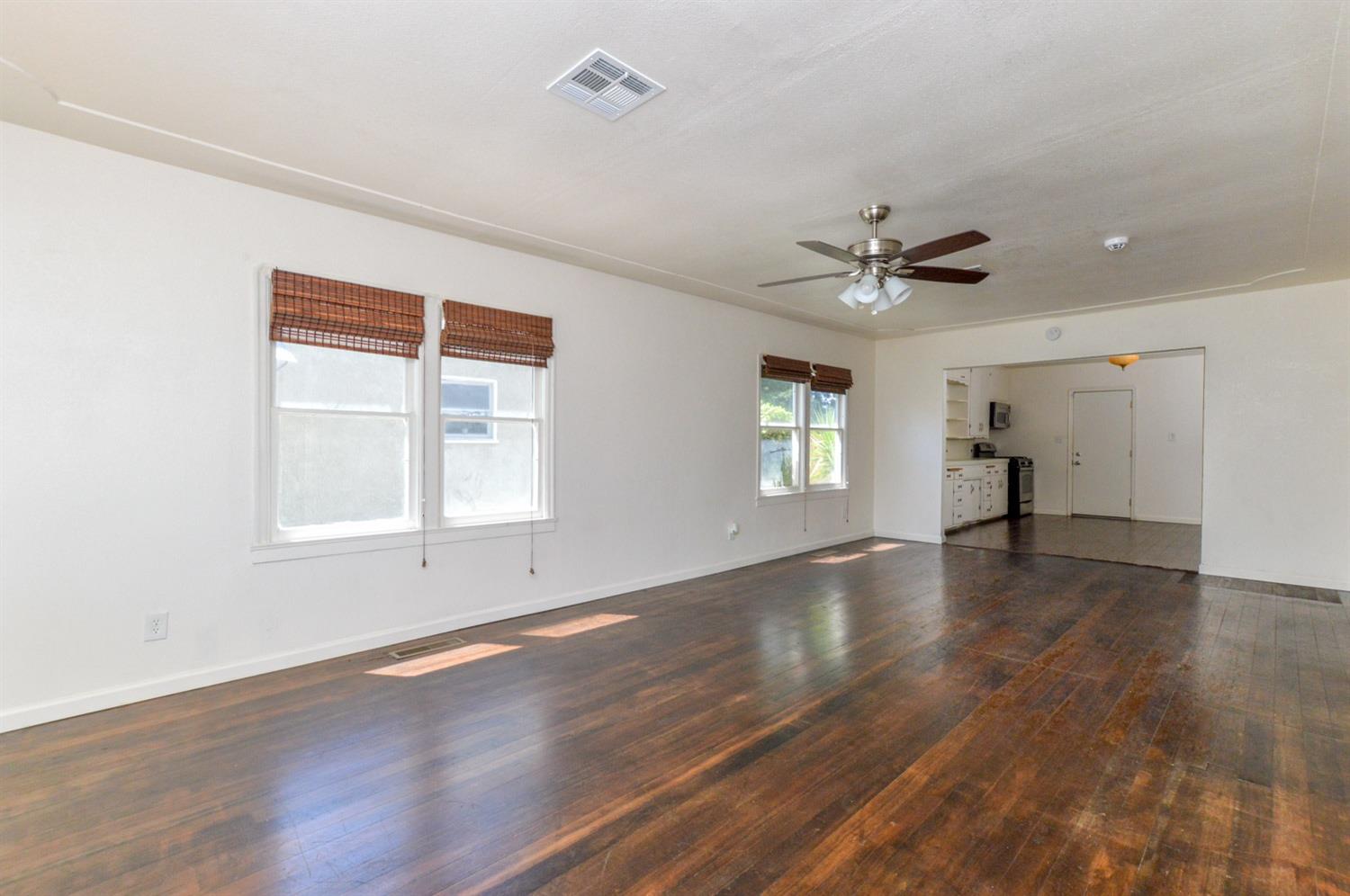 819 F Street Reedley, CA 93654 - Photo 4 of 24