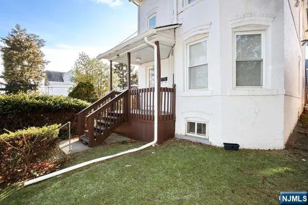 a view of a house with backyard and porch