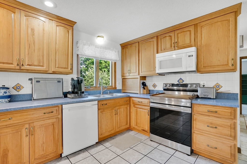 66 Powder Mill Road Southwick, MA 01077 - Photo 5 of 33 Gallery Image 5