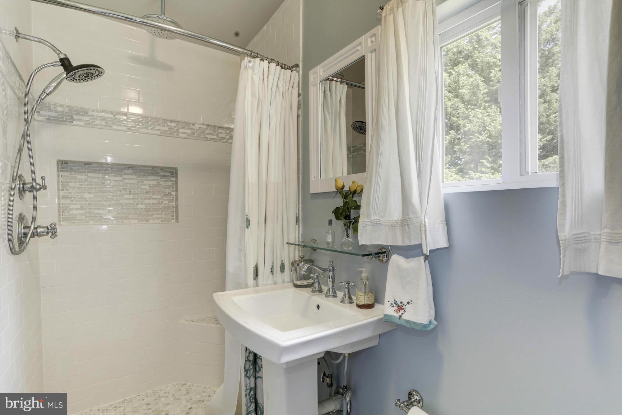 26 Ridge Avenue Edgewater, MD 21037 - Photo 13 of 30 Bath (Master)
