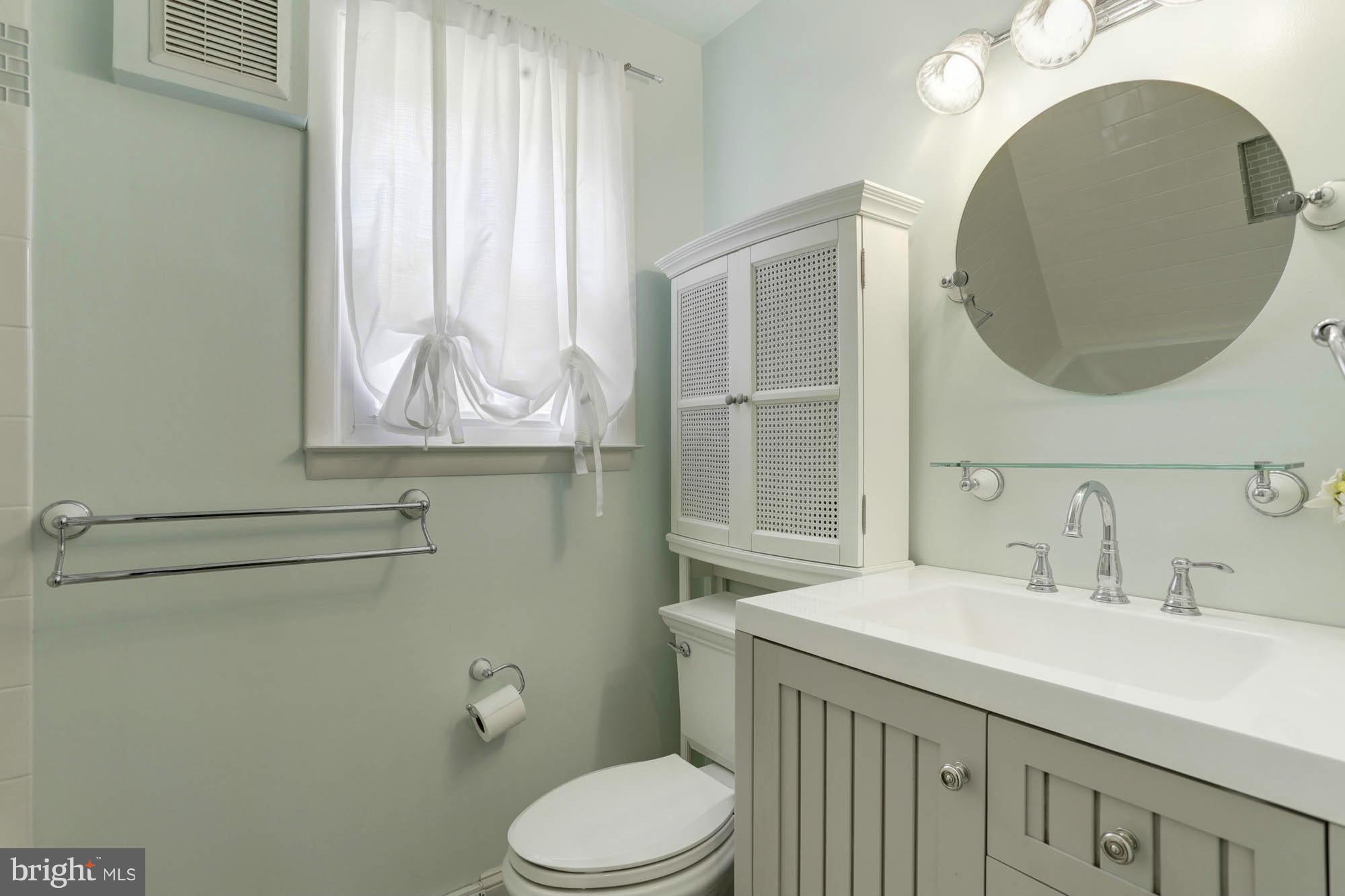 26 Ridge Avenue Edgewater, MD 21037 - Photo 16 of 30 Main Level Full Bathroom