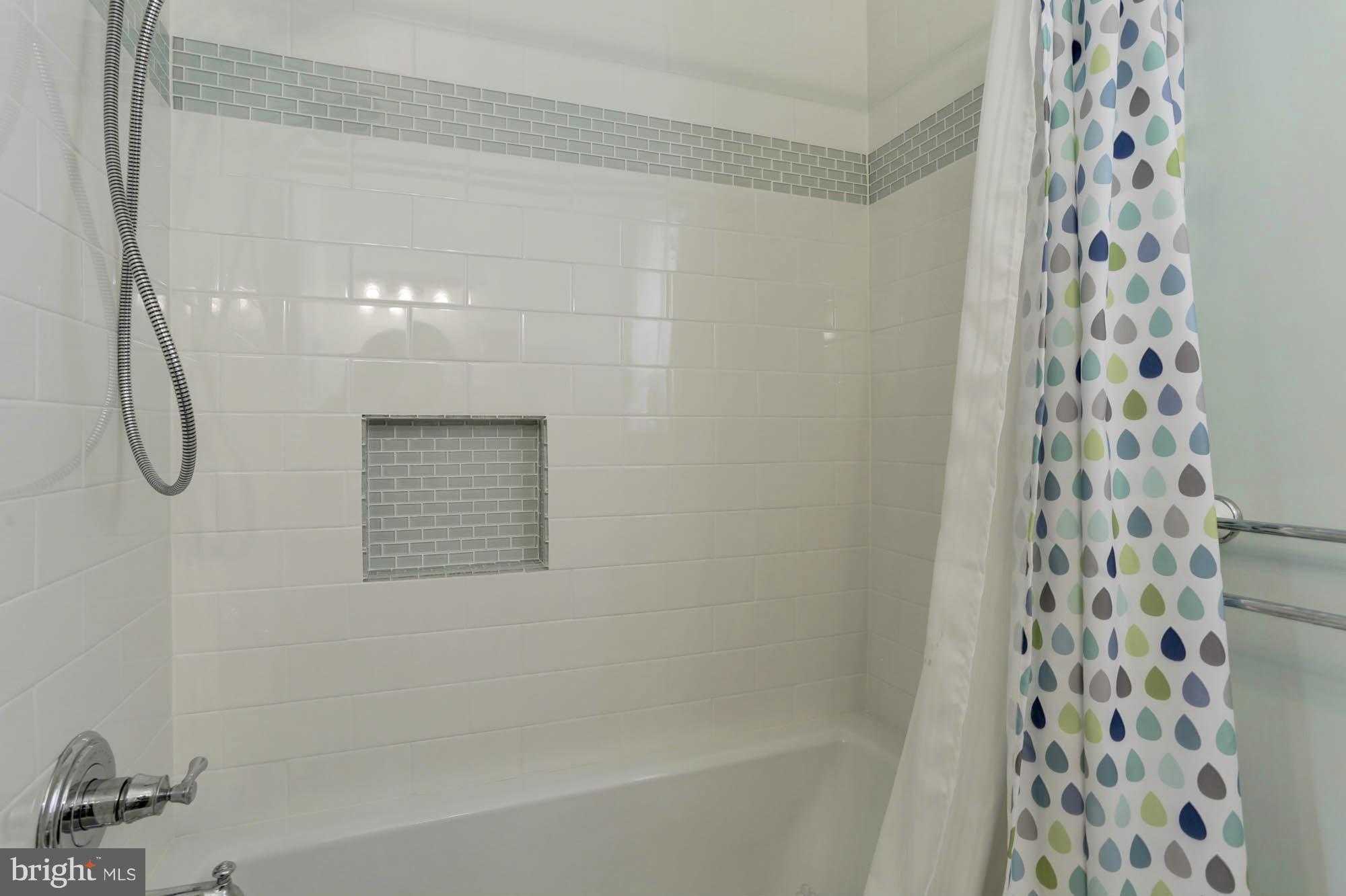 26 Ridge Avenue Edgewater, MD 21037 - Photo 17 of 30 Main Level Full Bathroom
