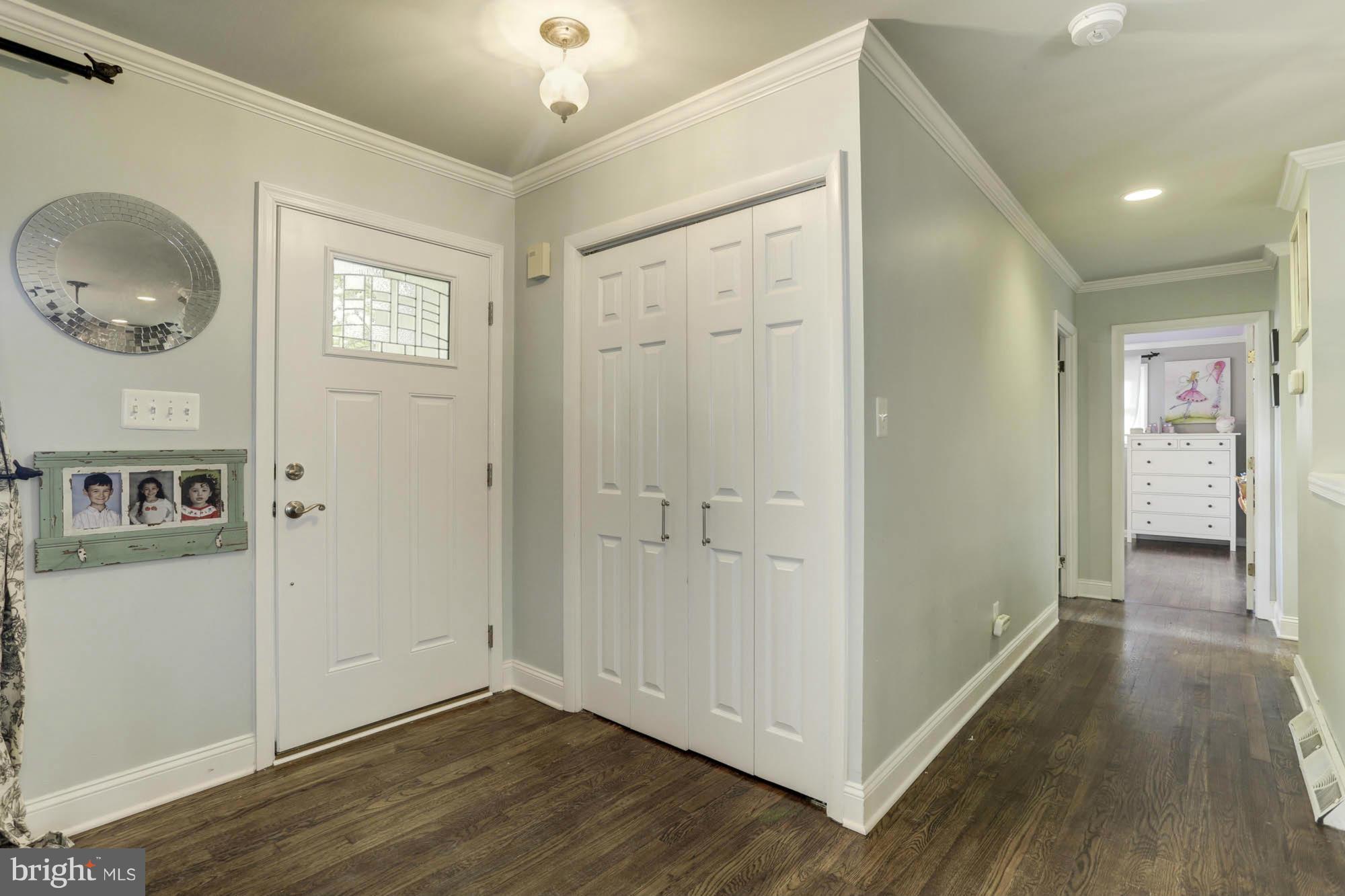 26 Ridge Avenue Edgewater, MD 21037 - Photo 9 of 30 Entryway