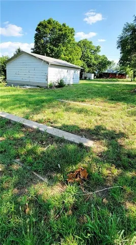$35,000 | 213 South Pine Street, Colony, KS 66015