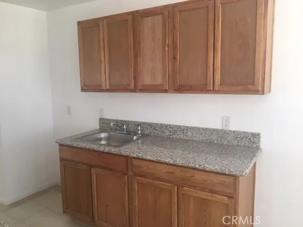 $1,000 | 8124 Peach Avenue, California City, CA 93505