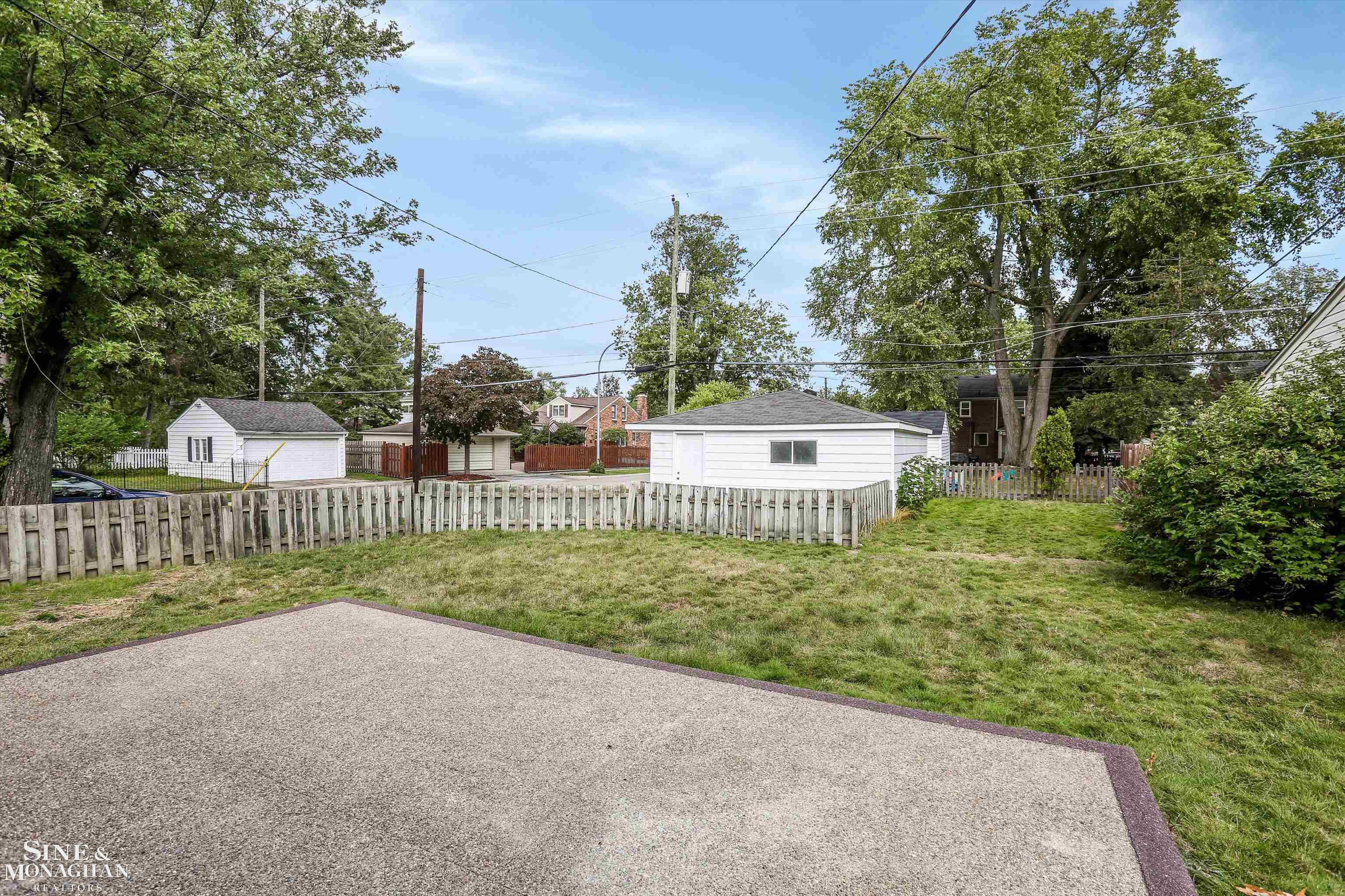 1466 Hampton Road Grosse Pointe Woods, MI 48236 - Photo 25 of 31