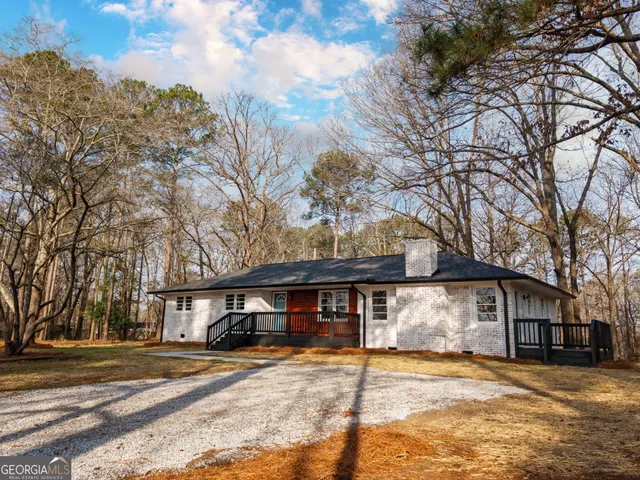 a house view with a yard