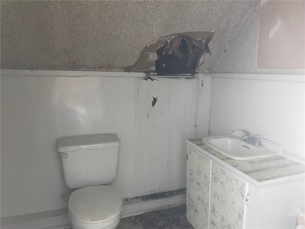 89 Main Street St. George, ME 04860 - Photo 26 of 30 Apartment bathroom with shower,...