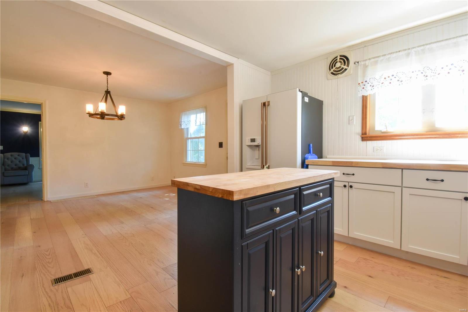 800 Ruedin Lane Godfrey, IL 62035 - Photo 5 of 46