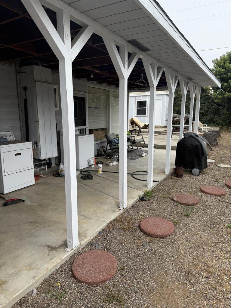 157 Maple Avenue Carlsbad, CA 92008 - Photo 7 of 16 a view of a backyard of a house