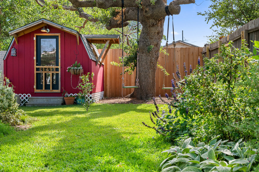 4607 Kitty Avenue Austin, TX 78721 - Photo 2 of 33 front view of a house with a yard
