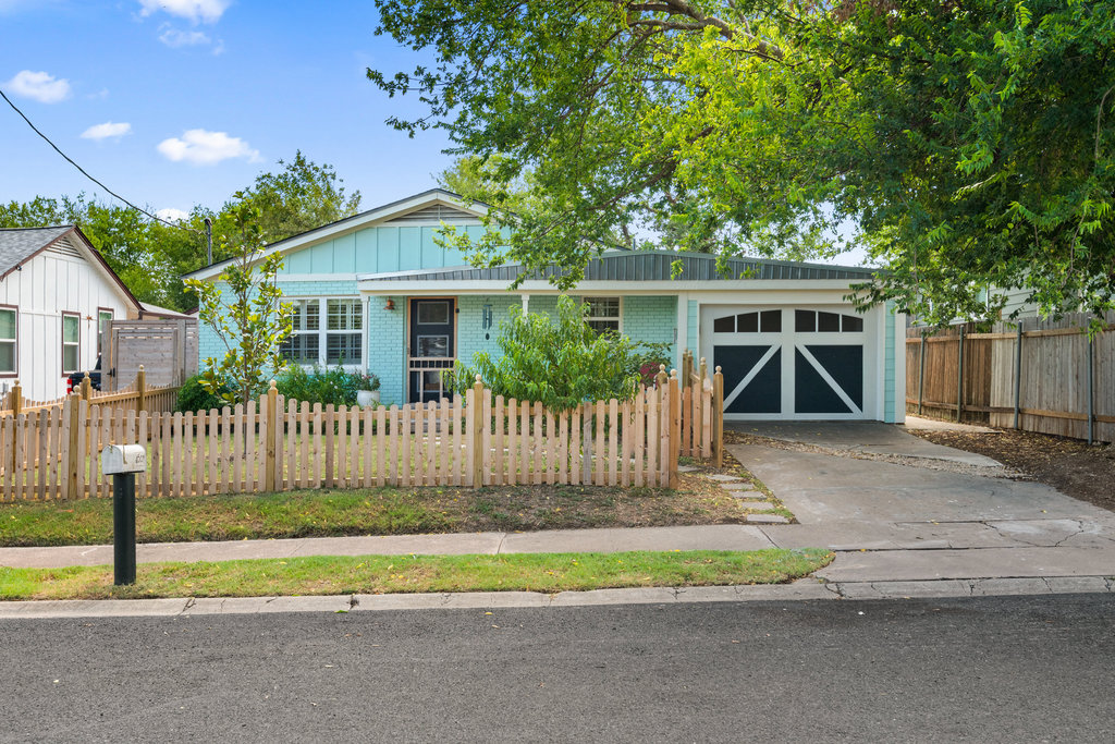 4607 Kitty Avenue Austin, TX 78721 - Photo 4 of 33 a front view of a house with a porch