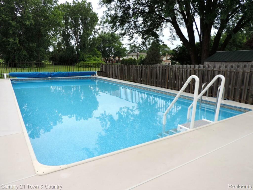 43323 Saal Road Sterling Heights, MI 48313 - Photo 32 of 34 DSCN4609.jpg